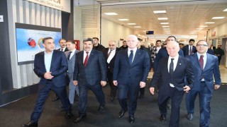 İstanbul Valisi Davut Gül, halı fuarını ziyaret etti