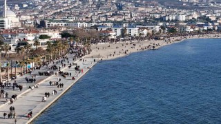 İstanbullular yılın ilk günü vatandaşlar Büyükçekmece sahillerine akın etti
