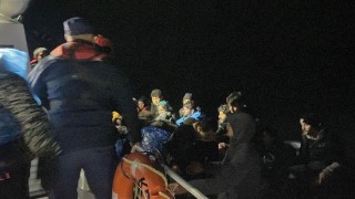 İzmir açıklarında 45 göçmen kurtarıldı, 31 göçmen de yakalandı