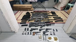 İzmirde 26 ayrı adrese silah kaçakçılığı baskını: 15 gözaltı