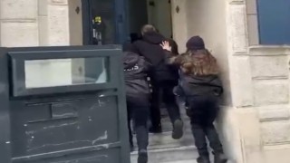 İzmirde 41 yıl hapis cezasıyla aranan zanlı, ATVli kadın polislerinden kaçamadı