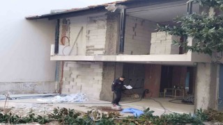 İzmirde tamir için çıktığı çatıdan düşen kişi öldü