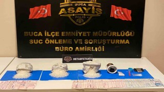 İzmirde uyuşturucuya 2 gözaltı