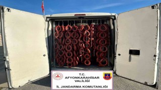 Jandarma 1 ton 940 kilogram bozulmuş ve etiketi değiştirilmiş sucuk ele geçirdi
