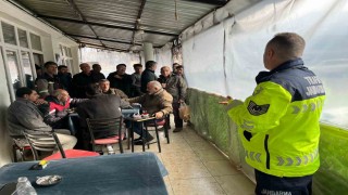 Jandarma ekipleri traktör sürücülerini bilgilendirdi