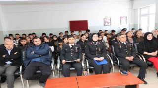 Jandarmadan öğrencilere kariyer etkinliği