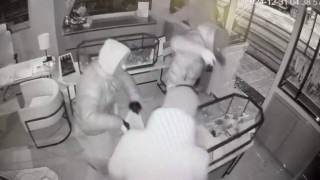 Kadıköyde 4 milyon liralık kuyumcu hırsızlığı kamerada