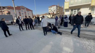 Kaldırıma çıkmakta geç kalan yayaya kamyonet çarptı