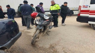 Kamyonet ile çarpışan motosikletli ağır yaralandı