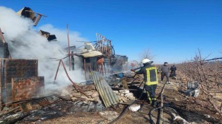 Karamanda depo yangınında büyük çapta maddi hasar oluştu