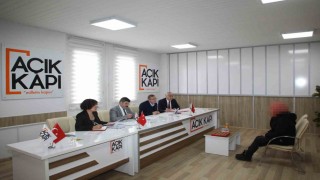 Kars Valisi Ziya Polat, “Halk Günü”nde vatandaşları dinledi