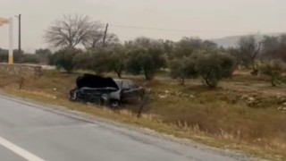 Karşı şeride geçerek seyir halindeki otomobile çarpan araç tarlaya savruldu