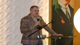 Karşıyakada Başkan İlker Ergüllü istifa etti