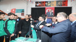 Karsta amatör spor kulüplerine malzeme desteği
