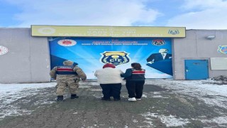 Karsta dolandırıcılık suçundan aranan 1 kişi yakalandı