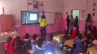Karsta jandarmadan öğrencilere trafik semineri