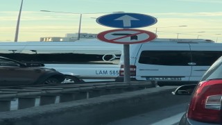 Kartalda servis sürücülerinden trafiği tehlikeye atan hareket