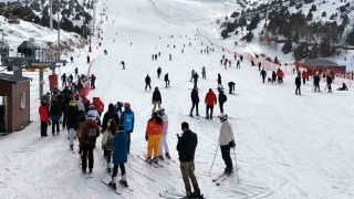 Kayak merkezleri içerisine en çok kar Palandöken ve Ergan Dağı Kayak Merkezinde