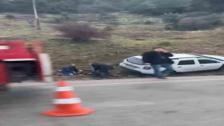 Kayganlaşan yolda kazalar peş peşe geldi, takla atan otomobildeki yolcu olayı gülerek anlattı