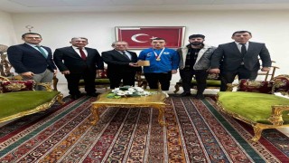 Kaymakam Eriş, Türkiye şampiyonunu ağırladı