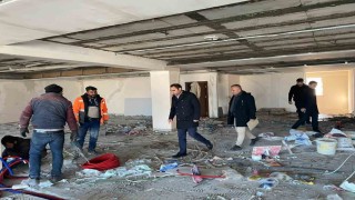 Kaymakam Partal, ilçe kütüphanesi tadilat çalışmalarını yerinde inceledi