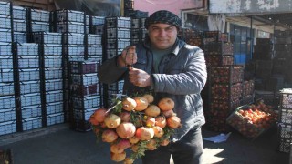 Kendine has lezzetiyle bilinen Zivzik narı kilosu 30 liradan satılıyor
