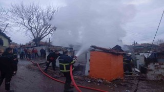 Keşanda alev alan ev kullanılamaz hale geldi