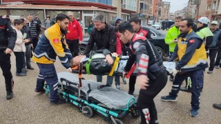 Keşanda motosiklet otomobile çarptı: 2 yaralı