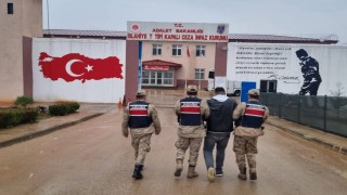 Kesinleşmiş 15 yıl cezası bulunan firari şahıs yakalandı