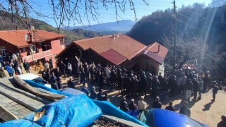 Kestiği ağacın altında kalarak ölen işçi Bartında toprağa verildi