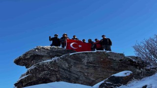 Kırşehirde dağcılar Gönül Dağına çıkarak Türk bayrağı açtı