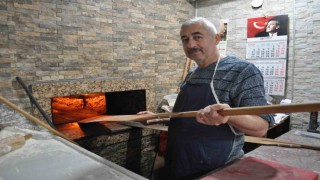 Kışın herkes üşürken onlar 400 derece fırının karşısında ısınıyor