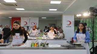 Kızılayın ‘İyilikle Pişen Hayatlar projesiyle depremzede kadınlar aşçılık atölyesinde buluştu