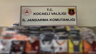 Kocaelide bin 206 kaçak futbol takımı forması ele geçirildi