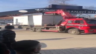 Konteyner taşıyan vinç sanayi nizamiyesine takıldı
