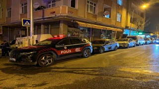 Küçükçekmecede cadde ortasında silahlı saldırı: 1 yaralı