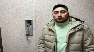 Küçükçekmecede hırsızlar apartman diyafonunu çalıp böyle götürdü