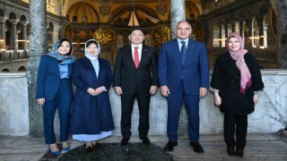 Kültür ve Turizm Bakanı Ersoy ve Moğolistan Cumhurbaşkanı Ukhnaa, Topkapı Sarayı ve Ayasofya Cami-ini ziyaret etti