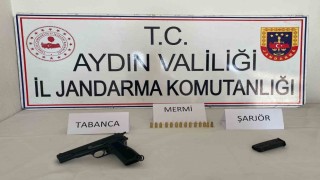 Kuşadasında ruhsatsız tabanca ele geçirildi