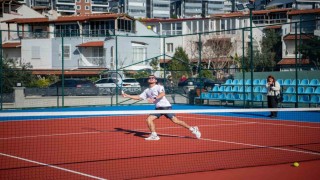 Kuşadasının ilk tenis kulübü kapılarını açtı