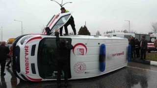 Kütahyada ambulansla otomobil çarpıştı: 1 kişi yaralandı