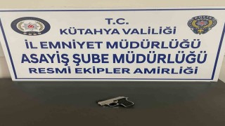 Kütahyada cezaevi firarisi yakalandı, üzerinde ruhsatsız tabanca ele geçirildi