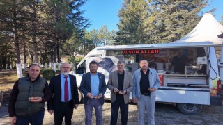 Kütahyada Ferdi Tayfur hayranları merhum sanatçı için lokma döktürdü