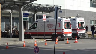 Kütahyada sahipsiz köpeklerin saldırısına uğrayan anne ile kızı yaralandı