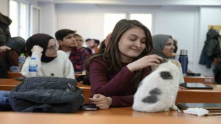 ‘Labne fakültede öğrencilerle derslere giriyor