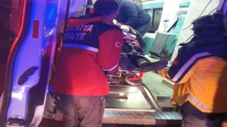 Malatyada kontrolden çıkan araç refüje çarptı: 3 yaralı