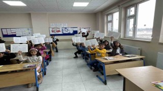 Malazgirtte 11 bin 641 öğrenci karne sevinci yaşadı