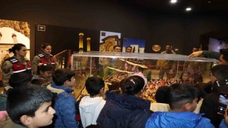Malazgirtte jandarmadan öğrencilere yönelik tarih ve kültür gezisi