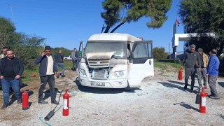 Manavgatta otel servis minibüsü yandı