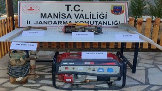 Manisada kaçak kazı yapan 5 kişi suçüstü yakalandı